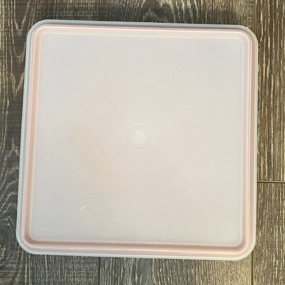 Tupperware Square Container with Lid - Picture 3 of 10